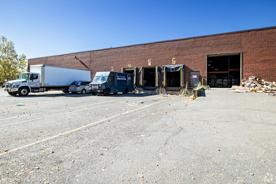 More Photos Of 55 Kennedy Dr, Hauppauge Flex For Lease