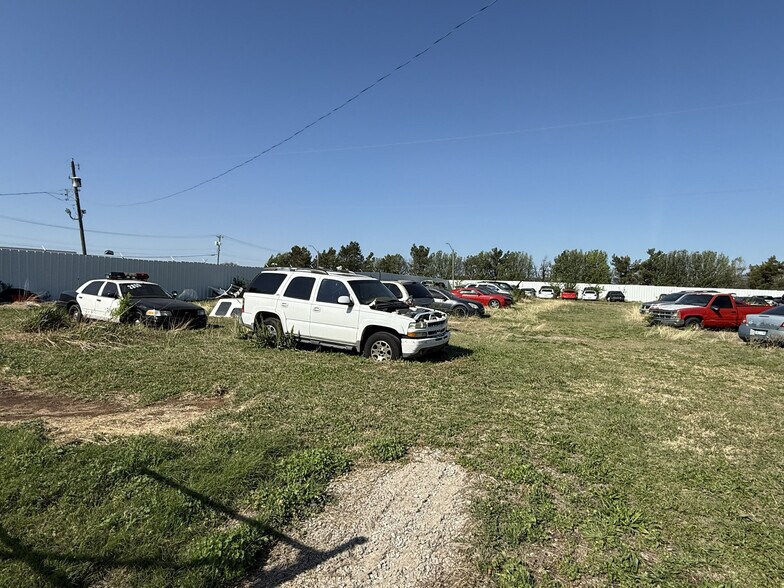 More Photos Of 6601 S Shields Blvd, Oklahoma City Service For Lease