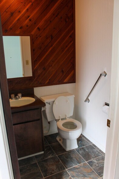 More Photos Of 1225 S Main St, Willits Medical For Sale