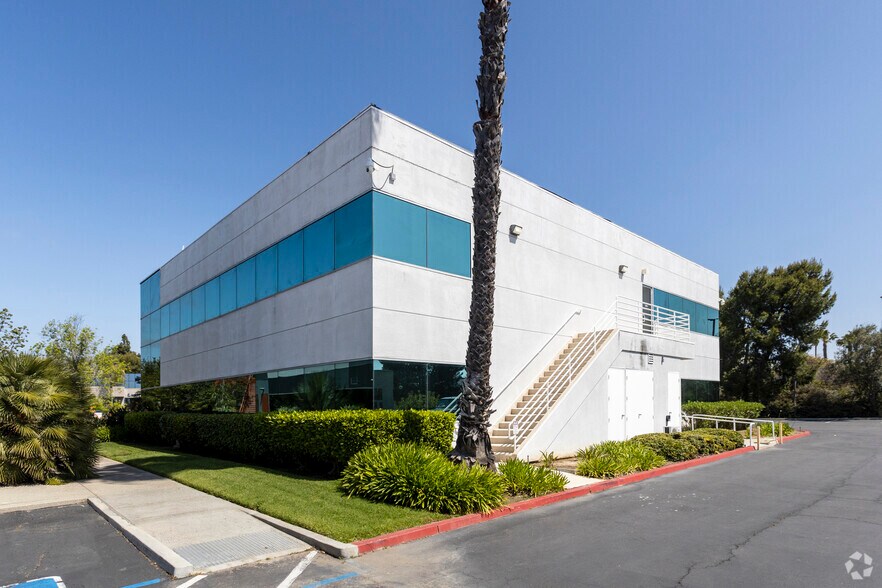 More Photos Of 9609 Waples St, San Diego Office For Lease