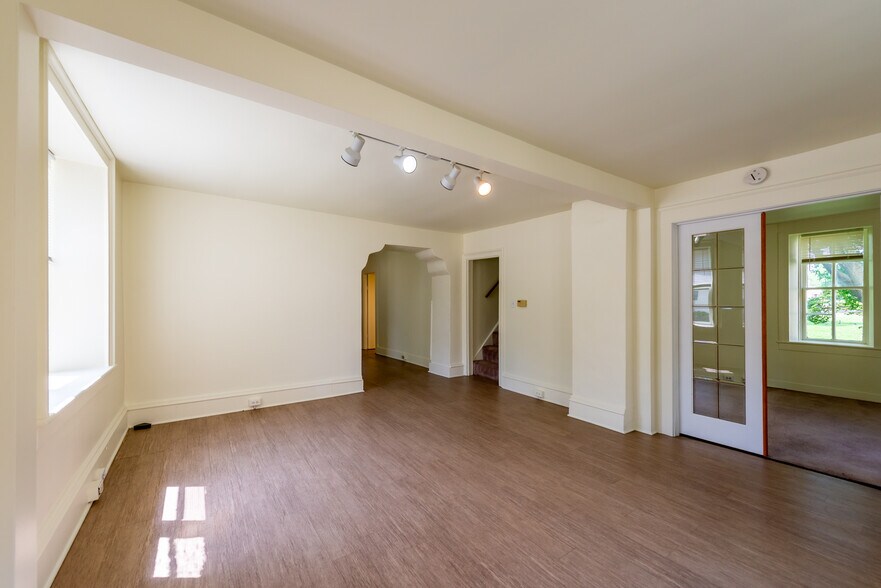 More Photos Of 117 S Prairie St, Batavia Office Residential For Sale