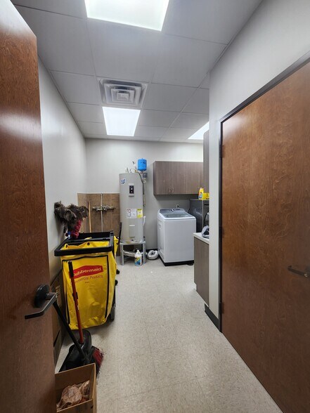 More Photos Of 21200 TX-46, Spring Branch Medical For Sale