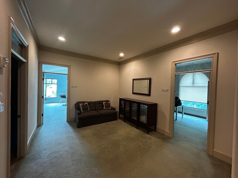 More Photos Of 630 Kennesaw Due West Rd, Kennesaw Office For Sale