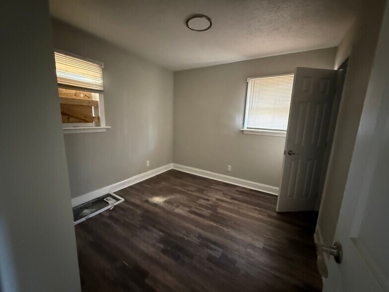 More Photos Of 2427 Carmine St, Charlotte Multifamily For Sale