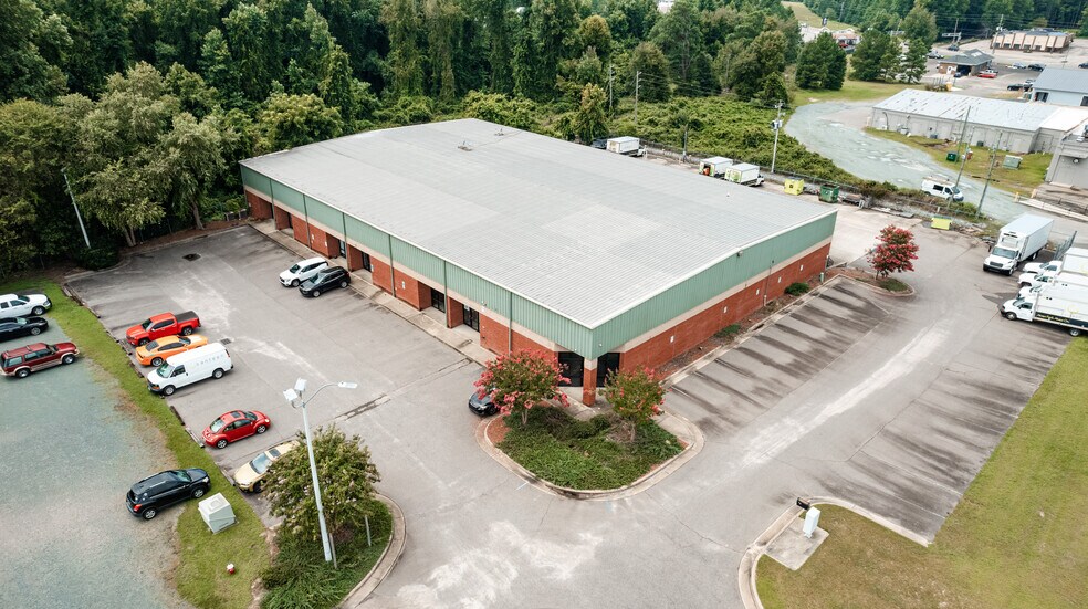More Photos Of 200-225 Commercial Ct, Sanford Industrial For Sale