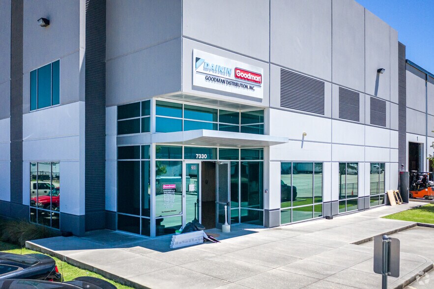 More Photos Of 7330 Langfield Rd, Houston Warehouse For Lease