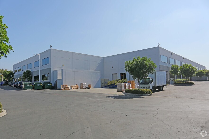 More Photos Of 1610 E Saint Andrew Pl, Santa Ana Office For Lease