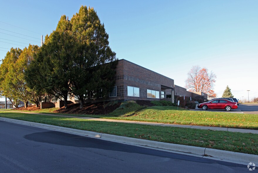 More Photos Of 12208-12210 W 87th Street Pky, Lenexa Medical For Lease