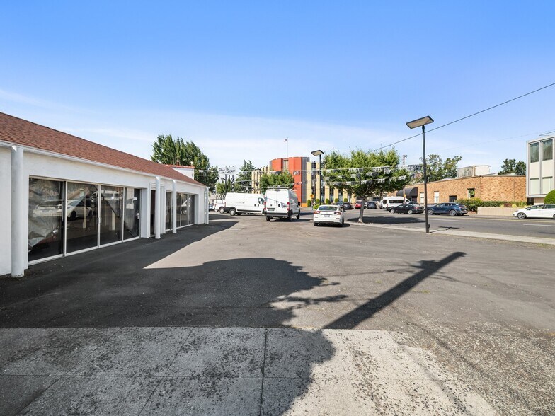 More Photos Of 1840 NE Sandy Blvd, Portland Auto Dealership For Sale