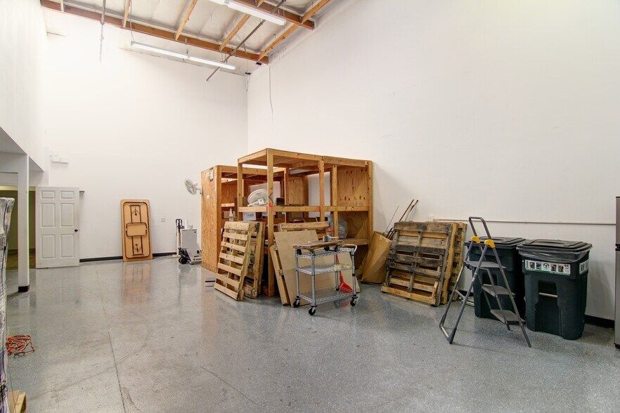More Photos Of 4125 Market St, Ventura Light Manufacturing For Sale