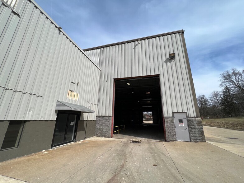 More Photos Of 180 South Ave, Tallmadge Manufacturing For Lease