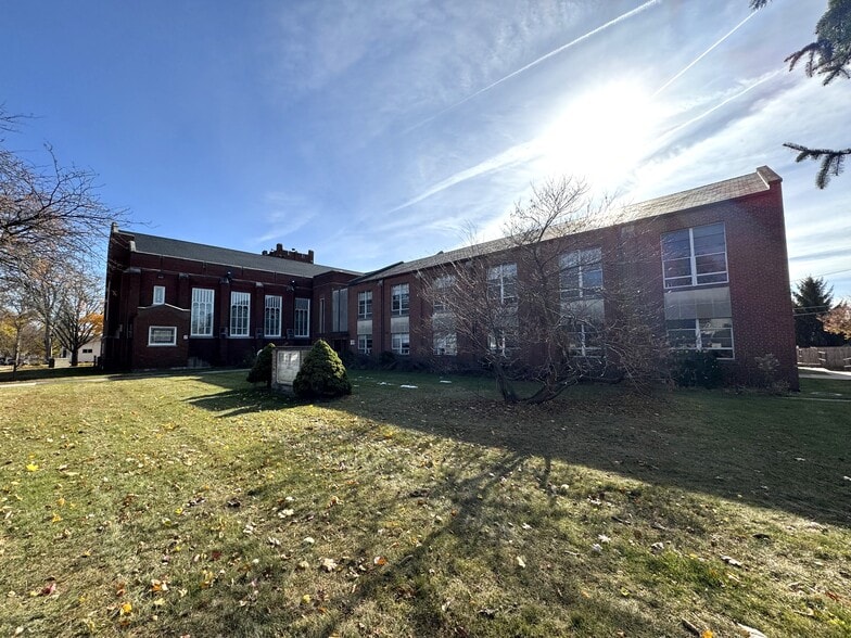 More Photos Of 609 Putnam St, Fort Wayne Specialty For Sale