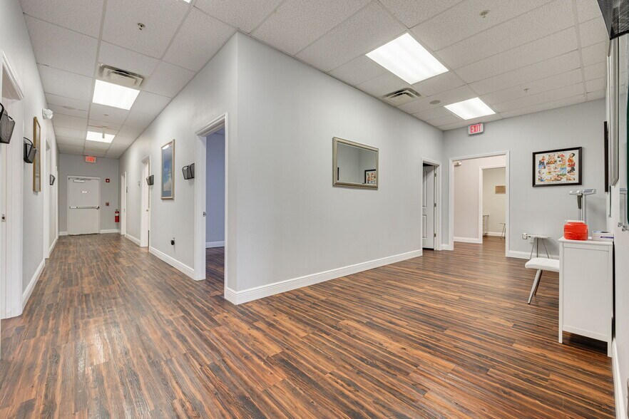 More Photos Of 1033 West Bay Dr, Largo Office For Lease