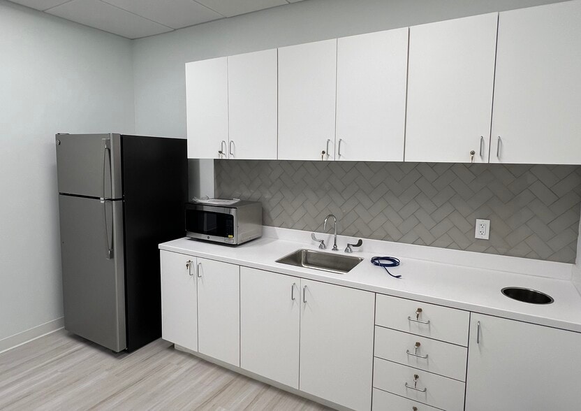 More Photos Of 5405 Diplomat Cir, Orlando Loft Creative Space For Lease