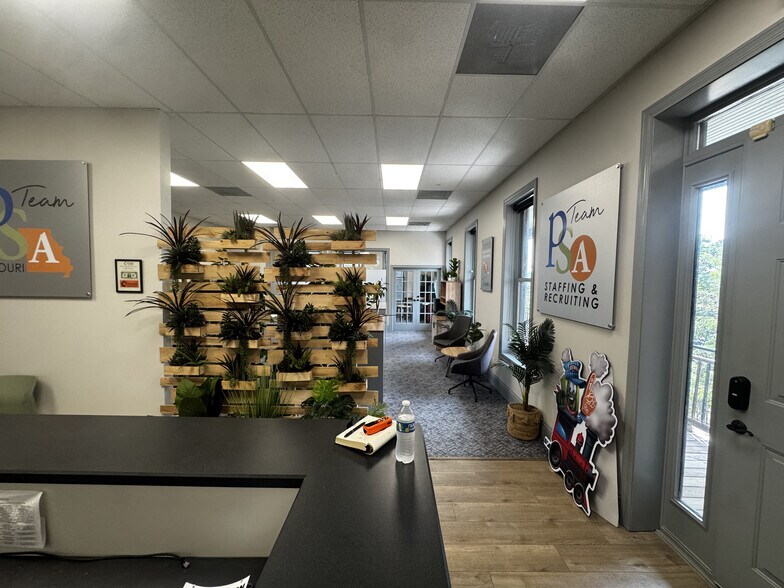 More Photos Of 136 S Main St, Saint Charles Storefront Retail Office For Lease