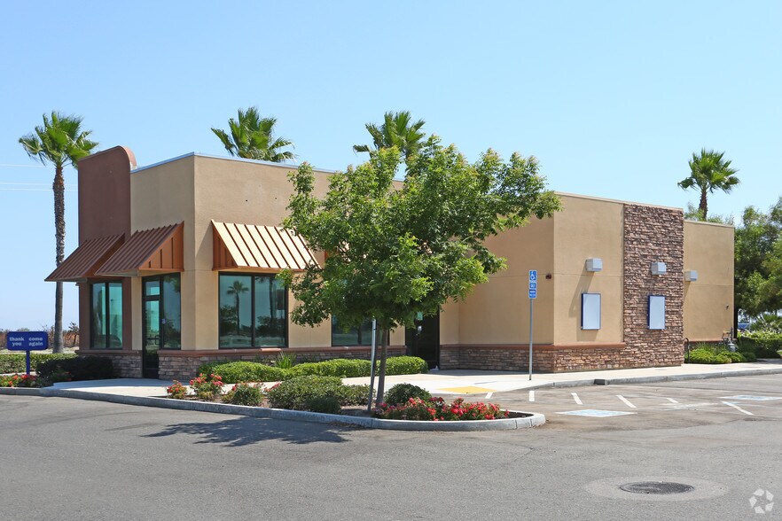 Primary Photo Of 1385 E Robertson Blvd, Chowchilla Fast Food For Lease