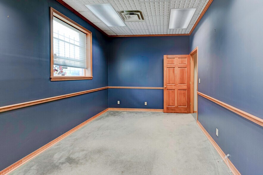 More Photos Of 4003 Pennsylvania Ave, Kansas City Office For Sale