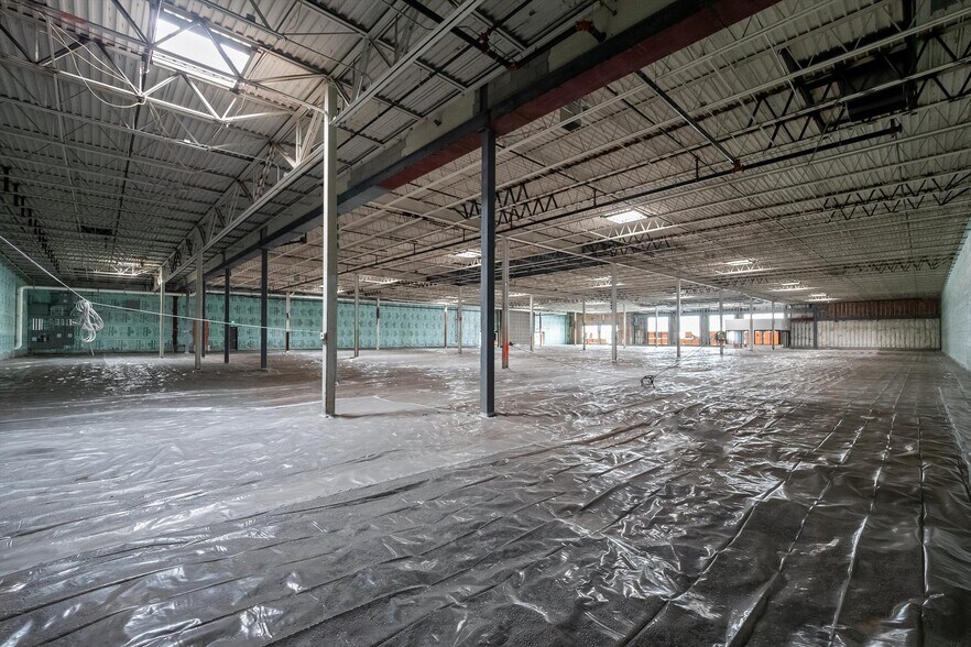 More Photos Of 32070 Gratiot Ave, Roseville Freestanding For Lease