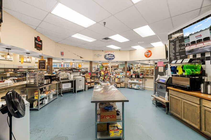 More Photos Of 821 King George Blvd, Savannah Unknown For Lease