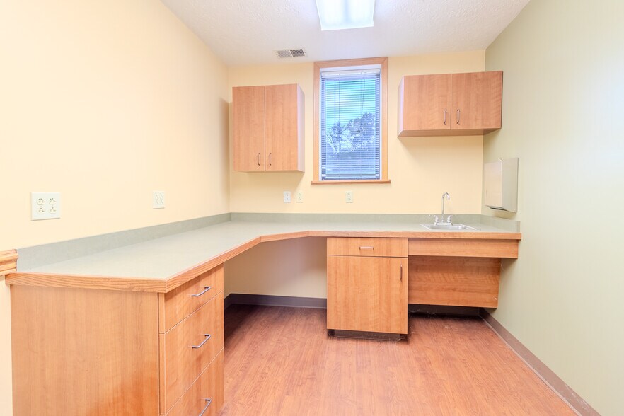 More Photos Of 1600 Wildlife Lodge Rd, Lower Burrell Medical For Lease