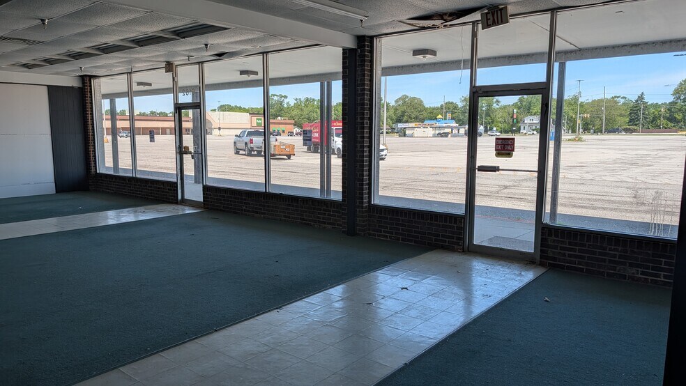 More Photos Of 6100-6180 Broadway, Merrillville Unknown For Lease