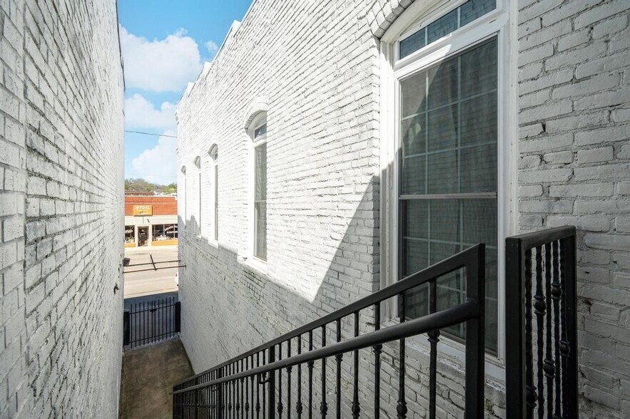 More Photos Of 227-229 N 1st St, Pulaski Restaurant For Sale