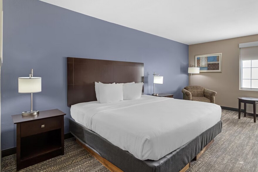 More Photos Of 5131 University Pky, Natchitoches Hotel For Sale