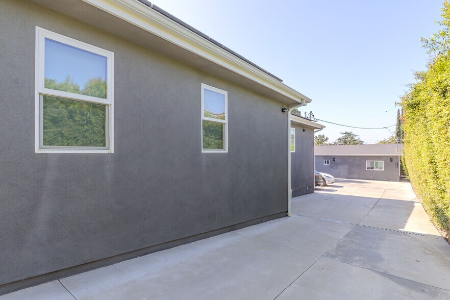 More Photos Of 2700 Prospect Ave, La Crescenta Apartments For Sale