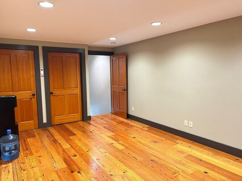 More Photos Of 244 Amesbury Rd, Kensington General Retail For Sale