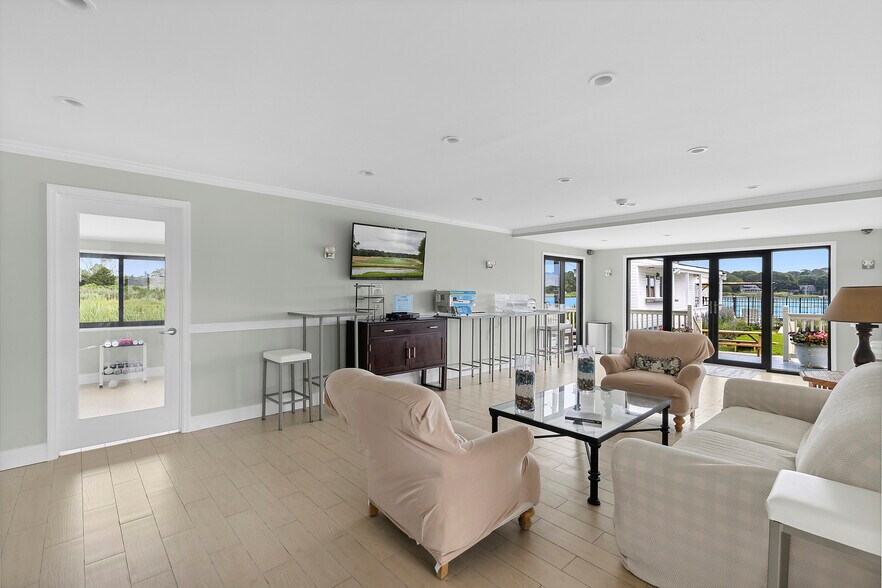 More Photos Of 53 W Tiana Rd, Hampton Bays Hotel For Sale