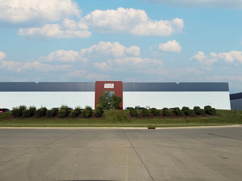 More Photos Of 6150 SE Rio Cir, Ankeny Warehouse For Lease