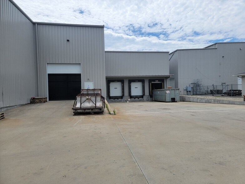 More Photos Of 315 N Madison St, Fortville Manufacturing For Lease