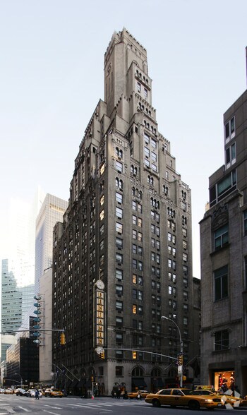 More Photos Of 125 E 50th St, New York Hotel For Lease