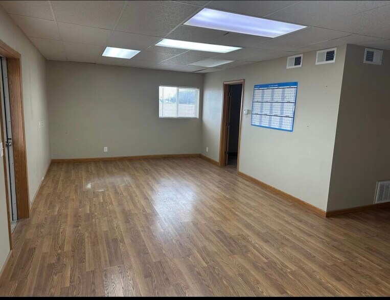 More Photos Of 2490 Highway 92, Washington Flex For Lease