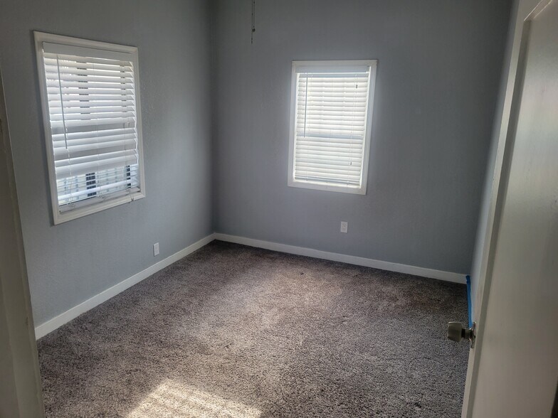 More Photos Of 1050 E Hellman St, Long Beach Apartments For Sale