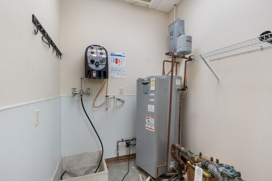 More Photos Of 101 N 37th St, Rogers Medical For Lease