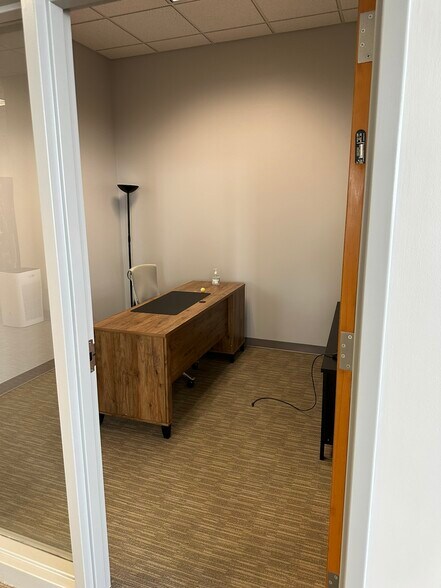 More Photos Of 16740 Birkdale Commons Pky, Huntersville Office Residential For Lease