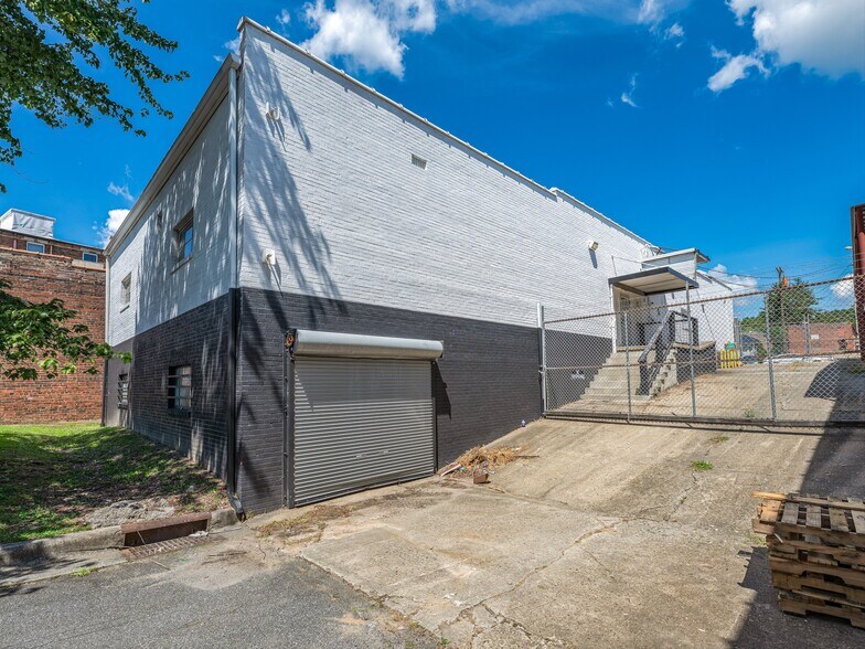 More Photos Of 105 W Henderson St, Marion General Retail For Sale