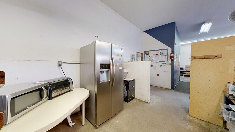 More Photos Of 4707 50 st, Stettler Service For Sale
