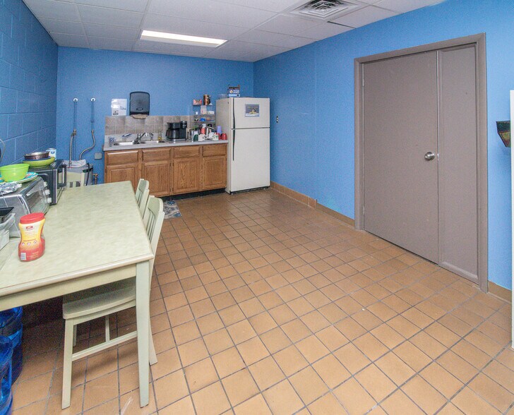 More Photos Of 245 Grandview Ave, Bellevue Light Distribution For Lease