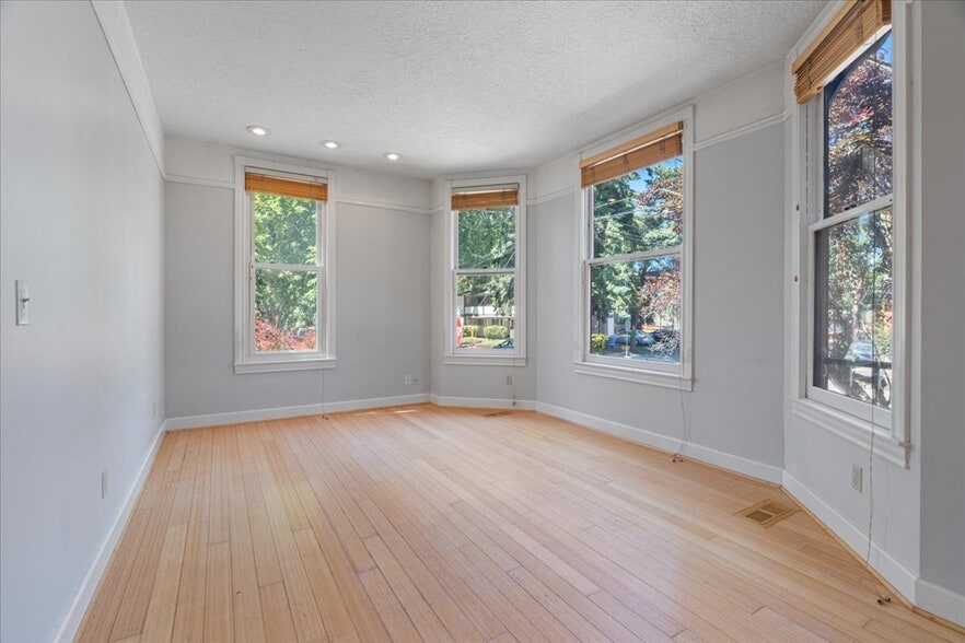 More Photos Of 2606 SE Pine St, Portland Apartments For Sale