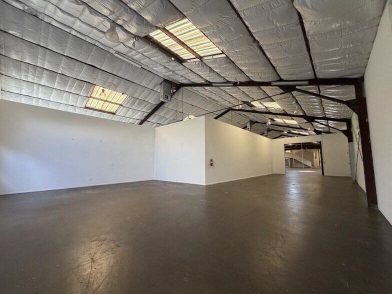 More Photos Of 1989 Blake Ave, Los Angeles Manufacturing For Lease