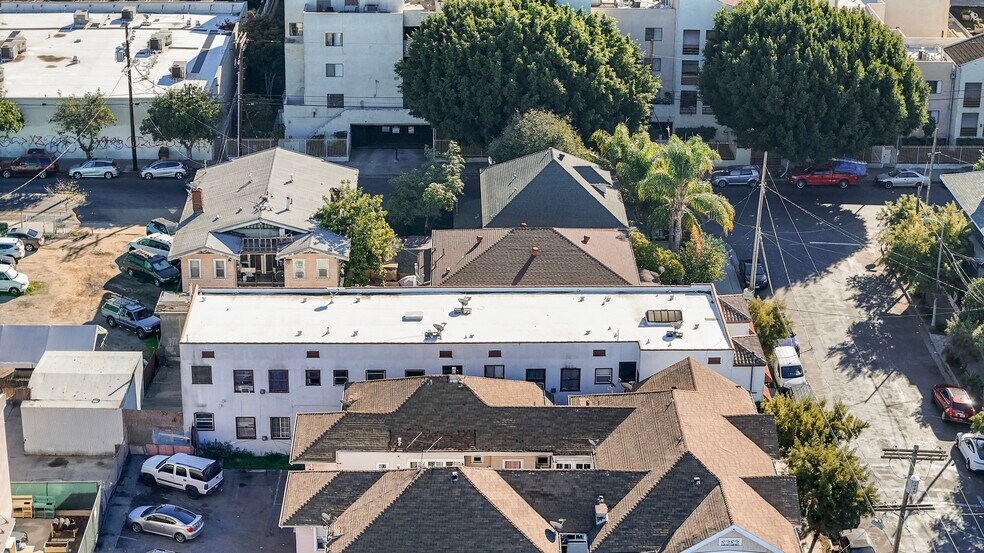 More Photos Of 1511 W 11th Pl, Los Angeles Apartments For Sale