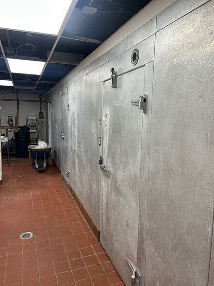 More Photos Of 45300 Mound Rd, Shelby Township Amusement Park For Lease