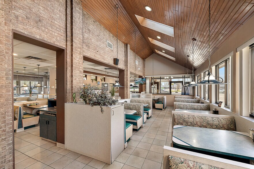 More Photos Of 37116 S Groesbeck Hwy, Clinton Township Restaurant For Sale