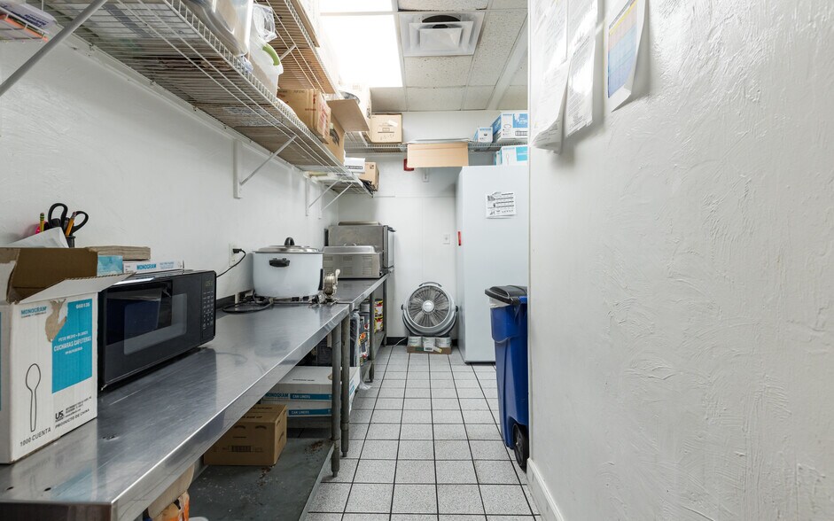 More Photos Of 871 100th Ave N, Naples Freestanding For Sale