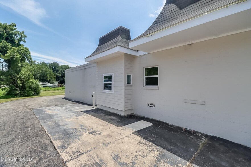 More Photos Of 507 Pass Rd, Gulfport Office For Sale