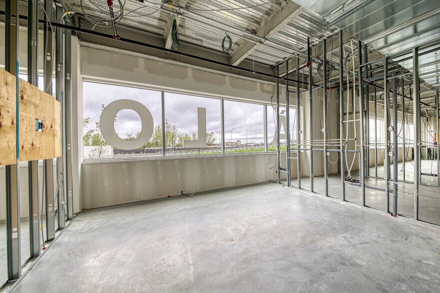More Photos Of 3105 Pl Louis-R.-Renaud, Laval Office For Lease