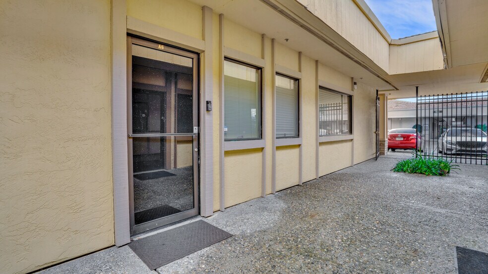 More Photos Of 5665 N Pershing Ave, Stockton Medical For Lease