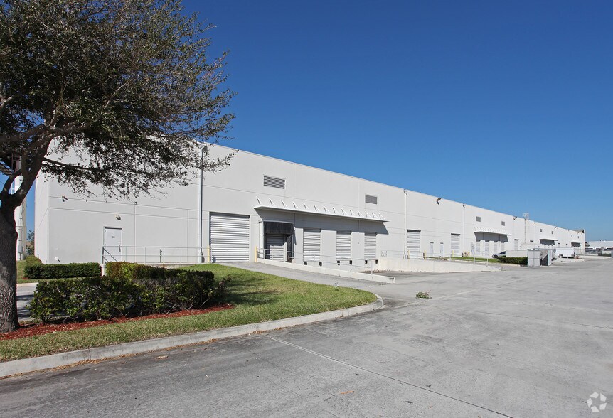 More Photos Of 3900 Fiscal Ct, Riviera Beach Warehouse For Lease